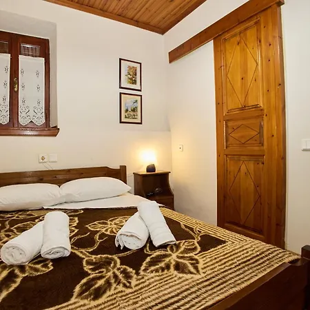 Hotel Terpou Stonehouse And 